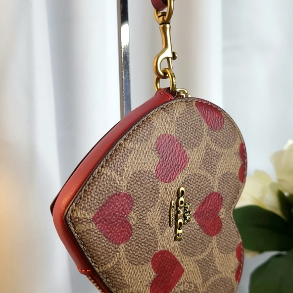 Heart Wristlet In Signature Canvas With Heart Print - Picture 4 of 10
